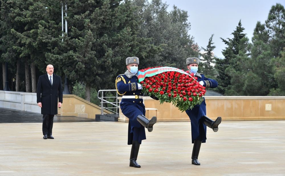 Prezident İlham Əliyev və birinci xanım Mehriban Əliyeva şəhidlərimizin xatirəsini yad ediblər (FOTO/VİDEO) (YENİLƏNİB)