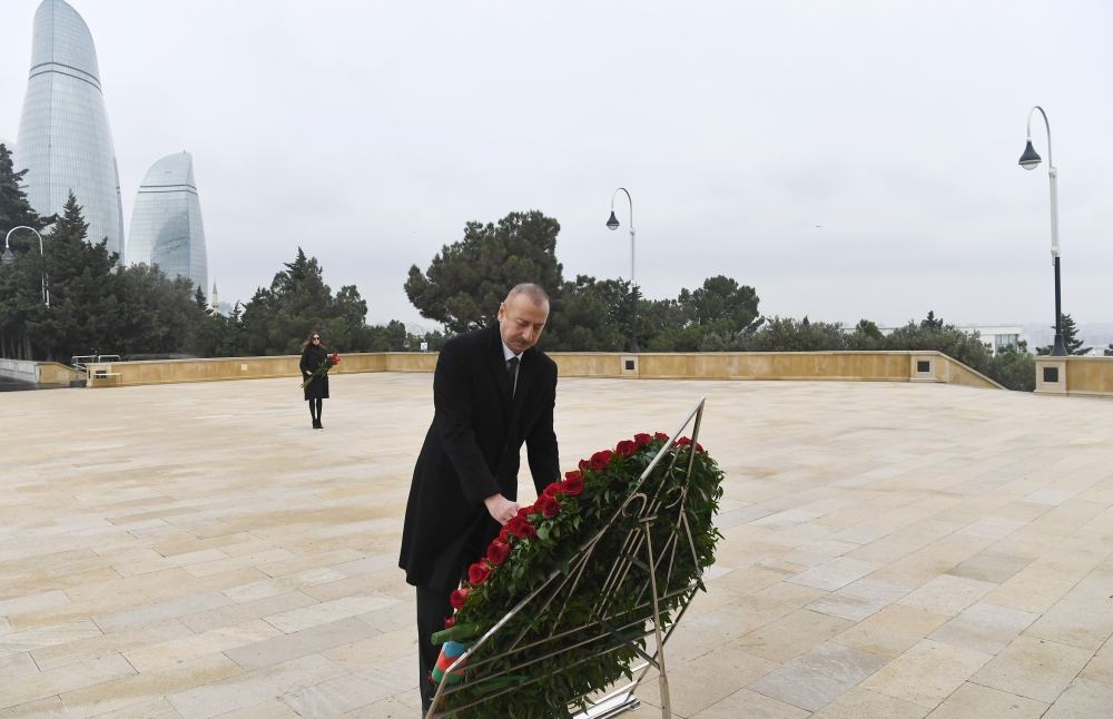 Prezident İlham Əliyev və birinci xanım Mehriban Əliyeva şəhidlərimizin xatirəsini yad ediblər (FOTO/VİDEO) (YENİLƏNİB)