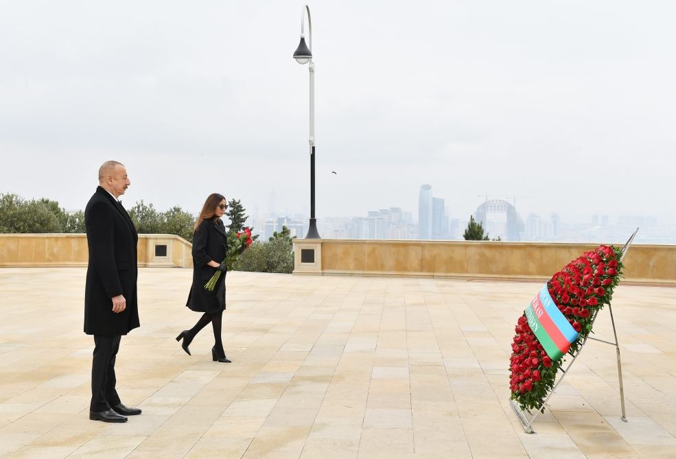 Prezident İlham Əliyev və birinci xanım Mehriban Əliyeva şəhidlərimizin xatirəsini yad ediblər (FOTO/VİDEO) (YENİLƏNİB)
