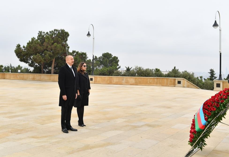 Prezident İlham Əliyev və birinci xanım Mehriban Əliyeva şəhidlərimizin xatirəsini yad ediblər (FOTO/VİDEO) (YENİLƏNİB)