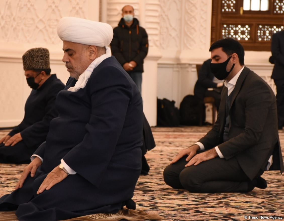 Heydər məscidində anım mərasimi keçirilib (FOTO)