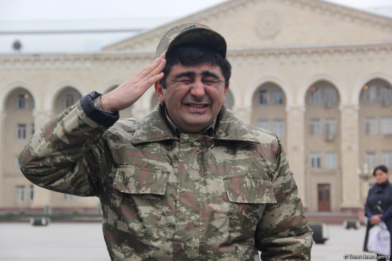 Gəncə şəhərində şəhidlərimizin əziz xatirəsi bir dəqiqəlik sükutla yad edilib (FOTO)