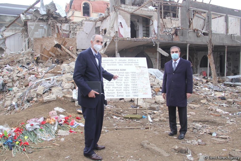 ABŞ-ın məşhur radioverilişinin aparıcısı Gəncəyə səfər edib (FOTO)