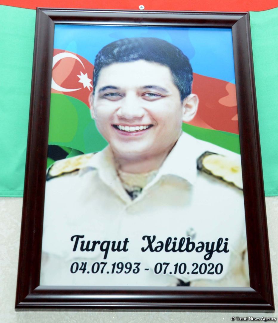 Turqut deyirdi ki, hərbçi yoldaşları ön cəbhədə ola-ola, özü arxada ola bilməz - Şəhid anası (FOTO)