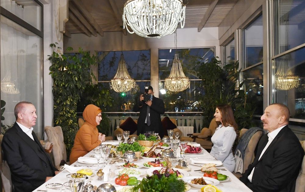 Azərbaycan Prezidenti İlham Əliyev və Türkiyə Prezidenti Rəcəb Tayyib Ərdoğan birgə şam ediblər (FOTO/VIDEO)