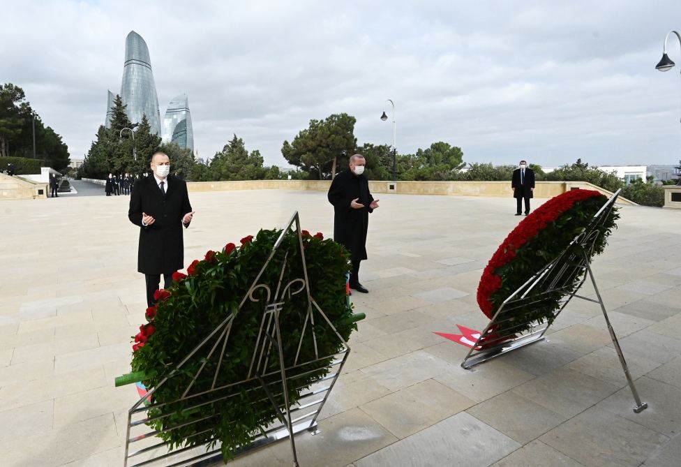 Prezident İlham Əliyev və Rəcəb Tayyib Ərdoğan Şəhidlər Xiyabanını ziyarət ediblər (YENİLƏNİB) (FOTO/VİDEO)