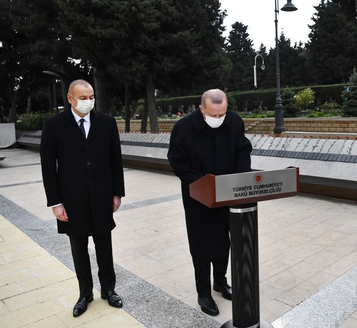 Prezident İlham Əliyev və Rəcəb Tayyib Ərdoğan Şəhidlər Xiyabanını ziyarət ediblər (YENİLƏNİB) (FOTO/VİDEO)