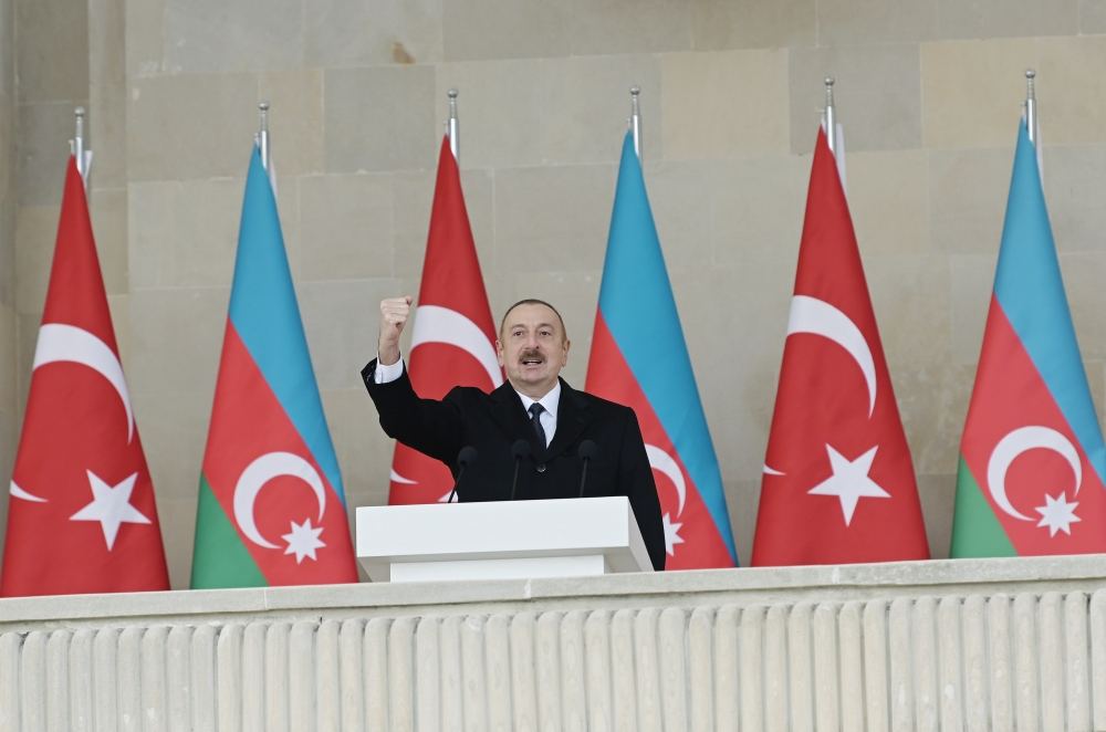 Prezident İlham Əliyev: Paradların birində demişdim ki, gün gələcək azad olunan torpaqlarda qaldırılan Şanlı Bayraq bura gətiriləcək