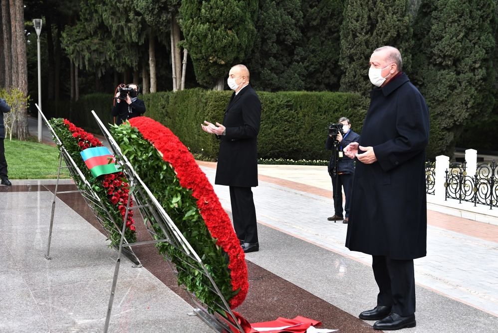 Prezident İlham Əliyev və Rəcəb Tayyib Ərdoğan ümummilli lider Heydər Əliyevin məzarını ziyarət ediblər (FOTO/VİDEO)