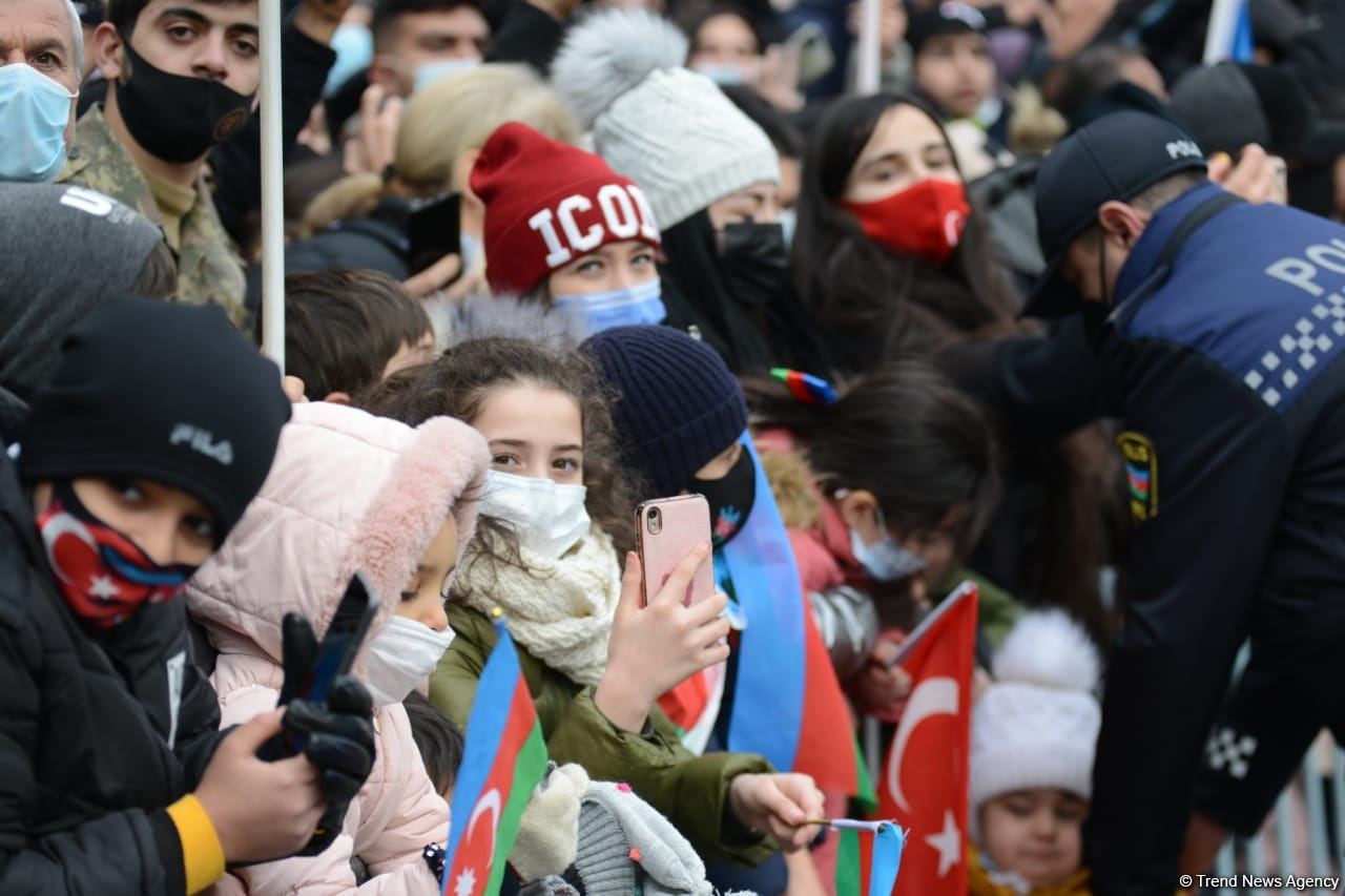 Möhtəşəm Zəfər paradı (FOTOSESSİYA/VİDEO)