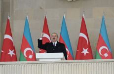 Prezident İlham Əliyev və Rəcəb Tayyib Ərdoğan Zəfər paradında iştirak ediblər (YENİLƏNİB-2) (FOTO/VİDEO)