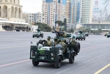 Prezident İlham Əliyev və Rəcəb Tayyib Ərdoğan Zəfər paradında iştirak ediblər (YENİLƏNİB-2) (FOTO/VİDEO)