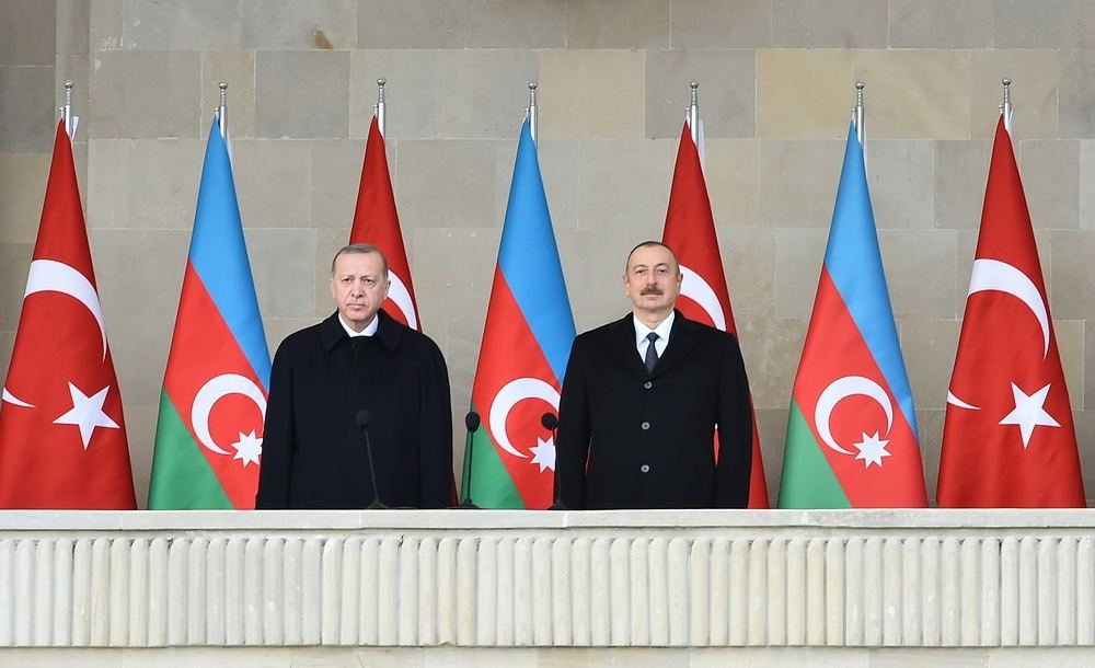 Prezident İlham Əliyev və Rəcəb Tayyib Ərdoğan Zəfər paradında iştirak ediblər (YENİLƏNİB-2) (FOTO/VİDEO)