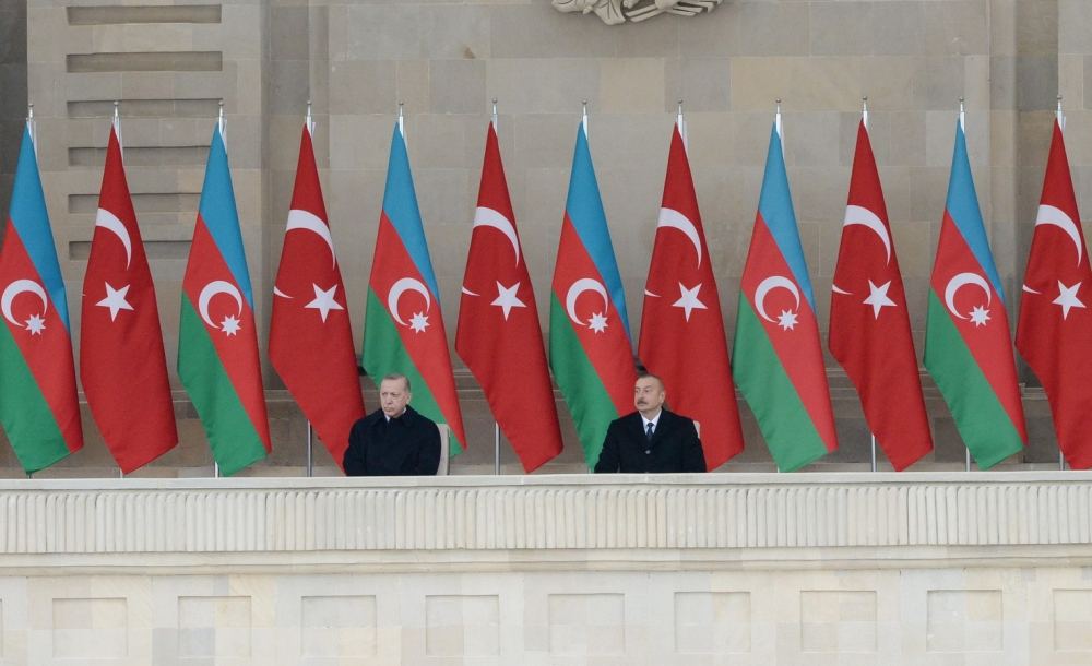Prezident İlham Əliyev və Rəcəb Tayyib Ərdoğan Zəfər paradında iştirak ediblər (YENİLƏNİB-2) (FOTO/VİDEO)