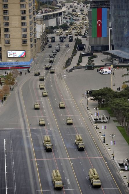 Prezident İlham Əliyev və Rəcəb Tayyib Ərdoğan Zəfər paradında iştirak ediblər (YENİLƏNİB-2) (FOTO/VİDEO)