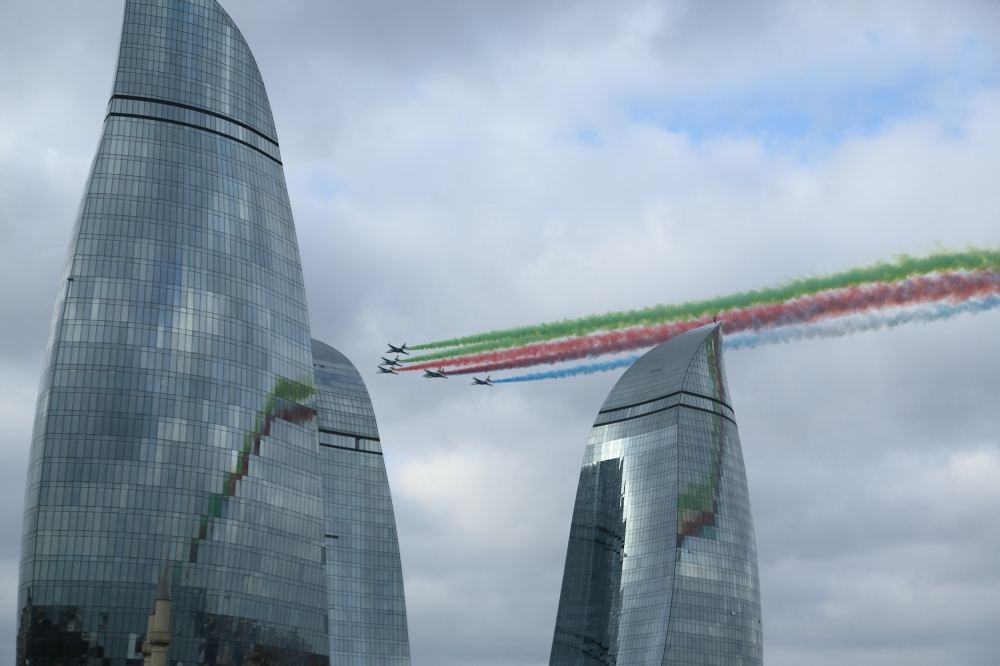 Prezident İlham Əliyev və Rəcəb Tayyib Ərdoğan Zəfər paradında iştirak ediblər (YENİLƏNİB-2) (FOTO/VİDEO)