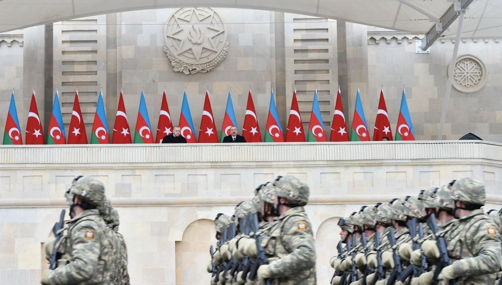 Prezident İlham Əliyev və Rəcəb Tayyib Ərdoğan Zəfər paradında iştirak ediblər (YENİLƏNİB-2) (FOTO/VİDEO)