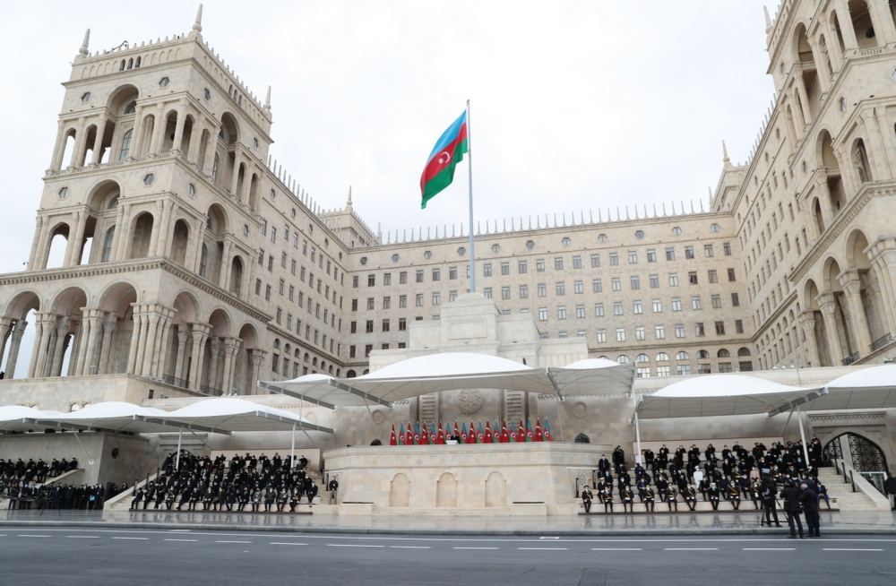 Prezident İlham Əliyev və Rəcəb Tayyib Ərdoğan Zəfər paradında iştirak ediblər (YENİLƏNİB-2) (FOTO/VİDEO)