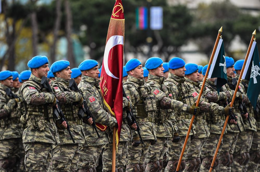 Prezident İlham Əliyev və Rəcəb Tayyib Ərdoğan Zəfər paradında iştirak ediblər (YENİLƏNİB-2) (FOTO/VİDEO)