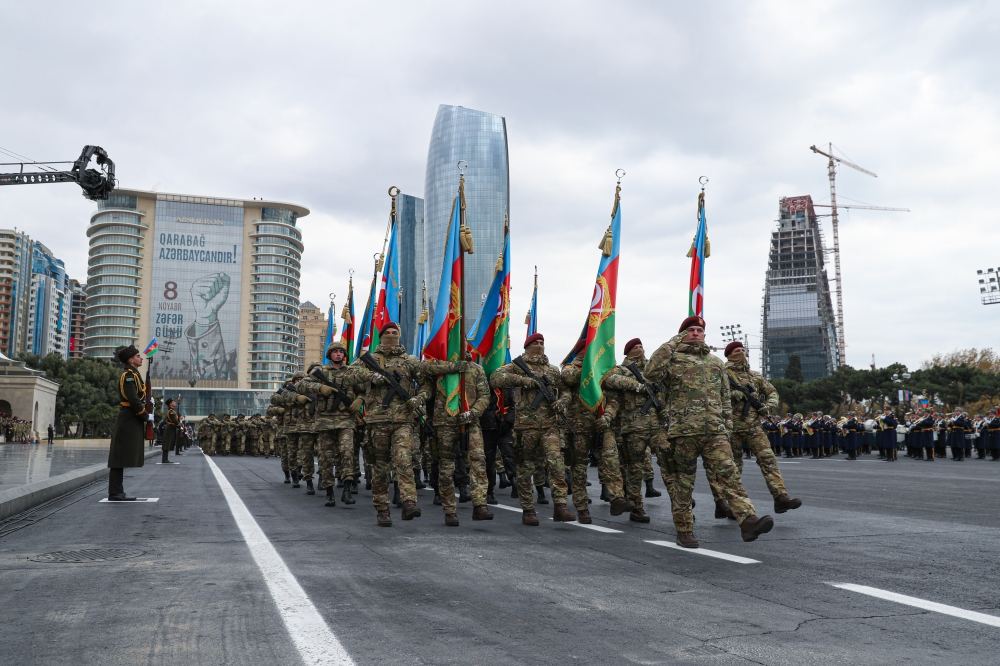 Prezident İlham Əliyev və Rəcəb Tayyib Ərdoğan Zəfər paradında iştirak ediblər (YENİLƏNİB-2) (FOTO/VİDEO)