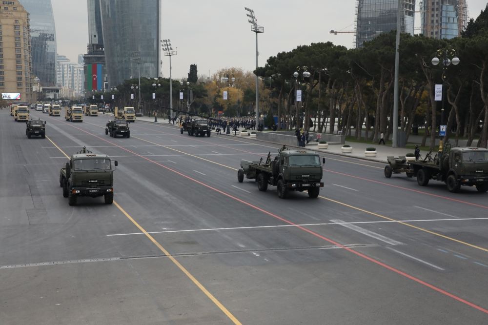 Prezident İlham Əliyev və Rəcəb Tayyib Ərdoğan Zəfər paradında iştirak ediblər (YENİLƏNİB-2) (FOTO/VİDEO)