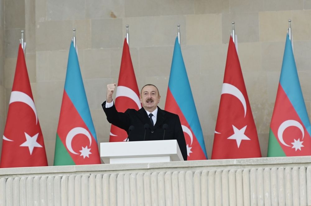 Prezident İlham Əliyev və Rəcəb Tayyib Ərdoğan Zəfər paradında iştirak ediblər (YENİLƏNİB-2) (FOTO/VİDEO)