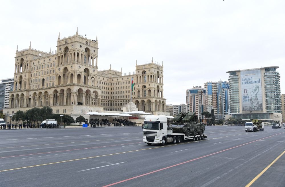 Prezident İlham Əliyev və Rəcəb Tayyib Ərdoğan Zəfər paradında iştirak ediblər (YENİLƏNİB-2) (FOTO/VİDEO)