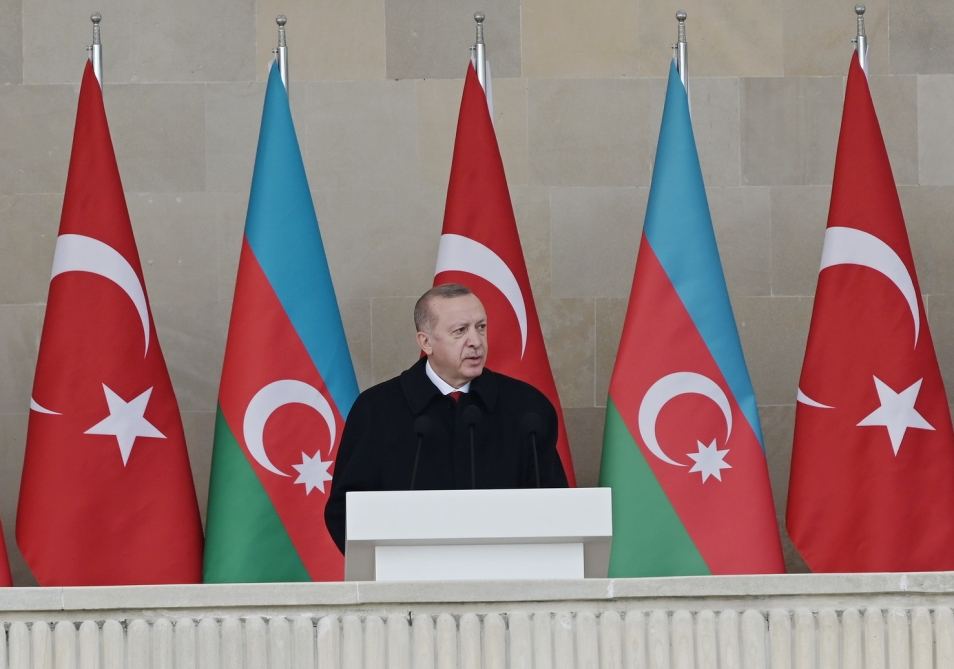 Prezident İlham Əliyev və Rəcəb Tayyib Ərdoğan Zəfər paradında iştirak ediblər (YENİLƏNİB-2) (FOTO/VİDEO)