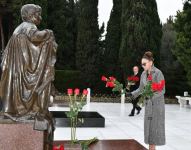 Prezident İlham Əliyev və birinci xanım Mehriban Əliyeva ümummilli lider Heydər Əliyevin məzarını ziyarət ediblər (FOTO/VİDEO) (YENİLƏNİB)