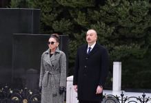 Prezident İlham Əliyev və birinci xanım Mehriban Əliyeva ümummilli lider Heydər Əliyevin məzarını ziyarət ediblər (FOTO/VİDEO) (YENİLƏNİB)