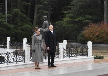 Prezident İlham Əliyev və birinci xanım Mehriban Əliyeva ümummilli lider Heydər Əliyevin məzarını ziyarət ediblər (FOTO/VİDEO) (YENİLƏNİB)