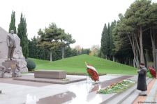 Azərbaycan ictimaiyyəti ulu öndər Heydər Əliyevin xatirəsini yad edir (FOTO)