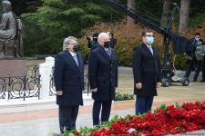 Azərbaycan ictimaiyyəti ulu öndər Heydər Əliyevin xatirəsini yad edir (FOTO)