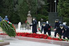 Azərbaycan ictimaiyyəti ulu öndər Heydər Əliyevin xatirəsini yad edir (FOTO)