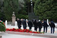 Azərbaycan ictimaiyyəti ulu öndər Heydər Əliyevin xatirəsini yad edir (FOTO)