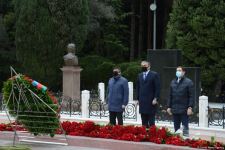 Azərbaycan ictimaiyyəti ulu öndər Heydər Əliyevin xatirəsini yad edir (FOTO)
