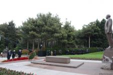 Azərbaycan ictimaiyyəti ulu öndər Heydər Əliyevin xatirəsini yad edir (FOTO)