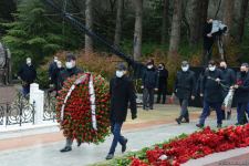 Azərbaycan ictimaiyyəti ulu öndər Heydər Əliyevin xatirəsini yad edir (FOTO)