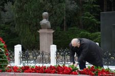 Azərbaycan ictimaiyyəti ulu öndər Heydər Əliyevin xatirəsini yad edir (FOTO)