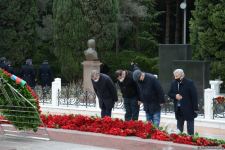 Azərbaycan ictimaiyyəti ulu öndər Heydər Əliyevin xatirəsini yad edir (FOTO)