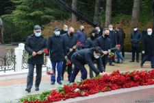 Azərbaycan ictimaiyyəti ulu öndər Heydər Əliyevin xatirəsini yad edir (FOTO)