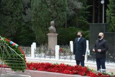 Azərbaycan ictimaiyyəti ulu öndər Heydər Əliyevin xatirəsini yad edir (FOTO)