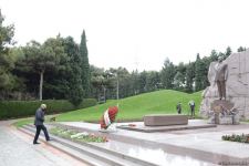 Azərbaycan ictimaiyyəti ulu öndər Heydər Əliyevin xatirəsini yad edir (FOTO)