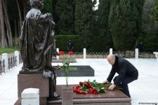 Azərbaycan ictimaiyyəti ulu öndər Heydər Əliyevin xatirəsini yad edir (FOTO)