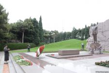 Azərbaycan ictimaiyyəti ulu öndər Heydər Əliyevin xatirəsini yad edir (FOTO)