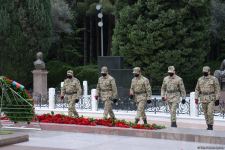 Azərbaycan ictimaiyyəti ulu öndər Heydər Əliyevin xatirəsini yad edir (FOTO)