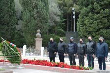 Azərbaycan ictimaiyyəti ulu öndər Heydər Əliyevin xatirəsini yad edir (FOTO)