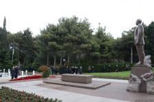 Azərbaycan ictimaiyyəti ulu öndər Heydər Əliyevin xatirəsini yad edir (FOTO)