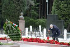 Azərbaycan ictimaiyyəti ulu öndər Heydər Əliyevin xatirəsini yad edir (FOTO)