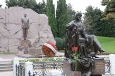 Azərbaycan ictimaiyyəti ulu öndər Heydər Əliyevin xatirəsini yad edir (FOTO)